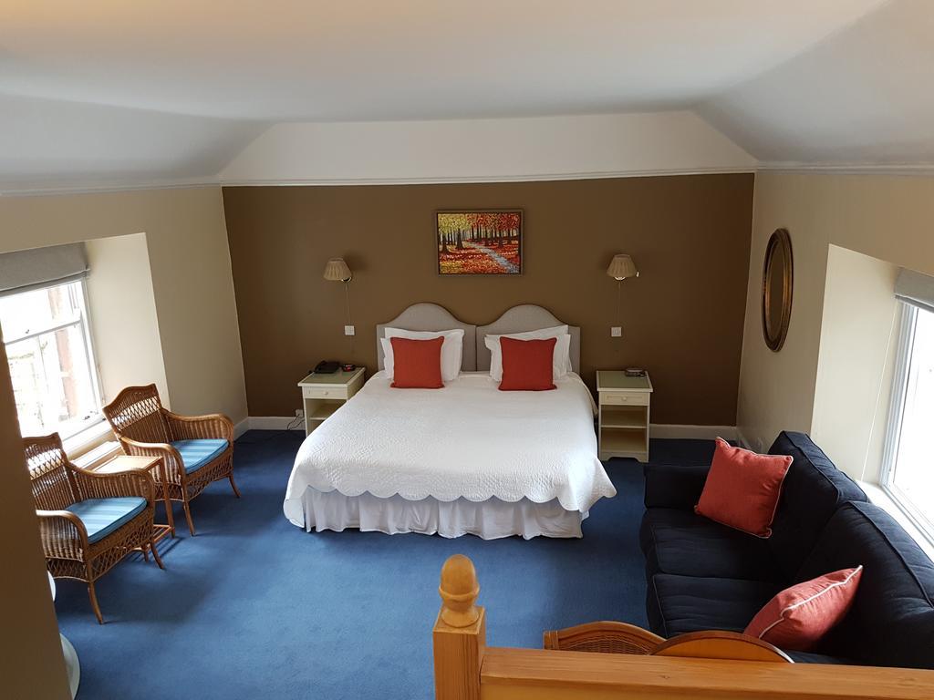 The Wheatsheaf Hotel And Restaurant Свинтон Экстерьер фото