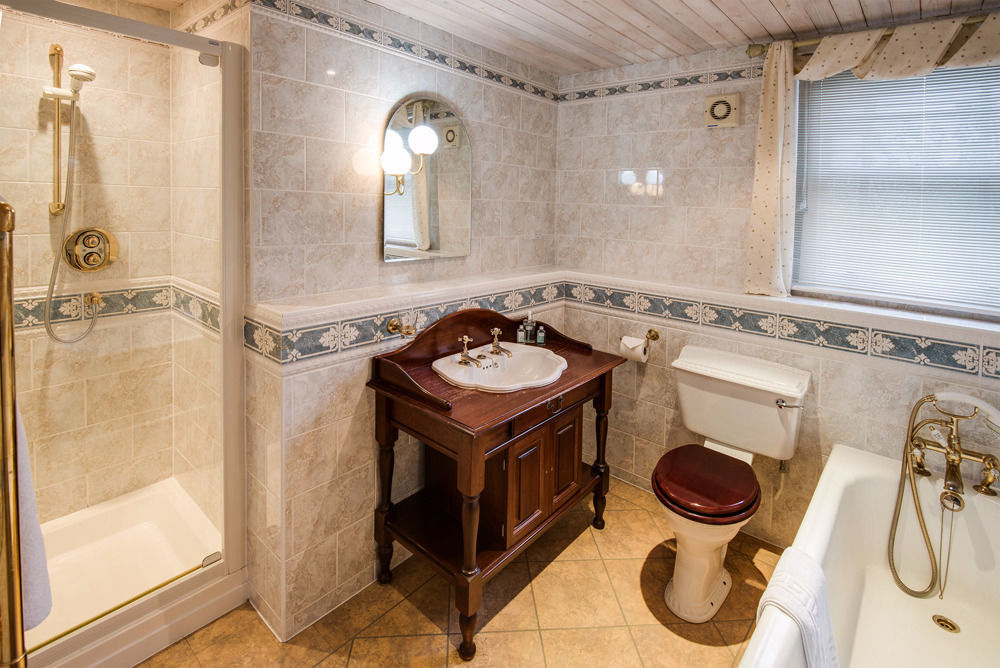 The Wheatsheaf Hotel And Restaurant Свинтон Экстерьер фото