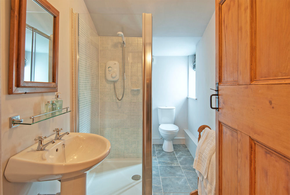 The Wheatsheaf Hotel And Restaurant Свинтон Экстерьер фото