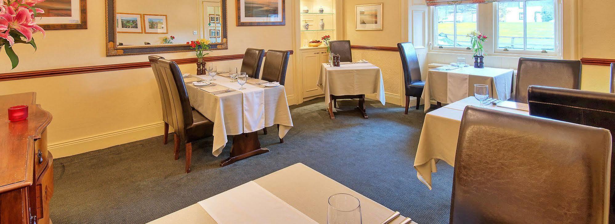 The Wheatsheaf Hotel And Restaurant Свинтон Экстерьер фото