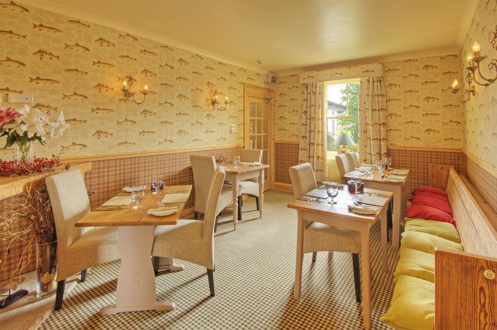 The Wheatsheaf Hotel And Restaurant Свинтон Экстерьер фото