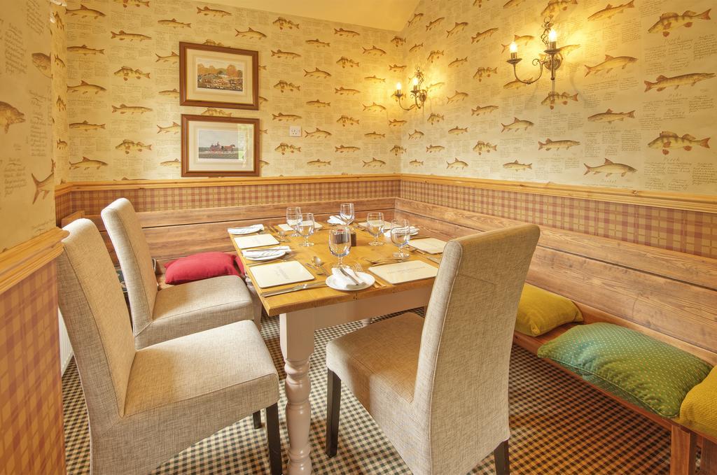 The Wheatsheaf Hotel And Restaurant Свинтон Экстерьер фото